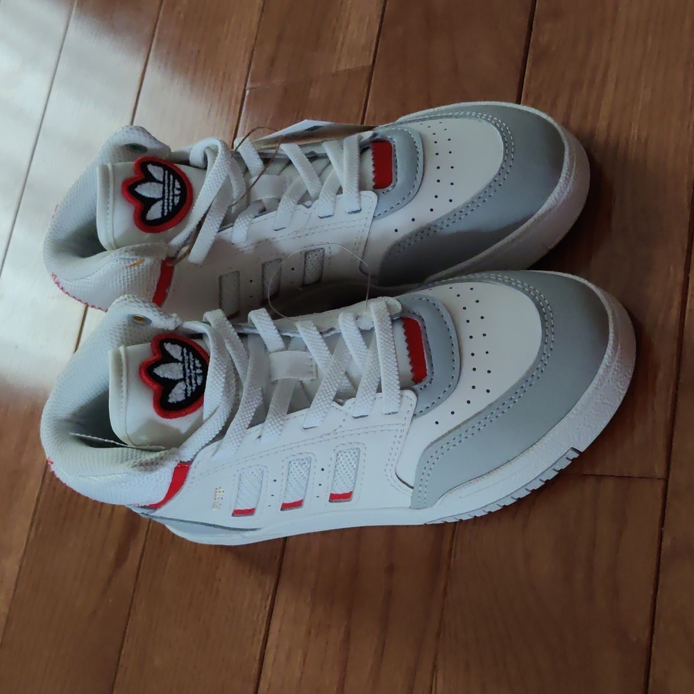 Adidas little boys sneakers - Picture 1 of 8